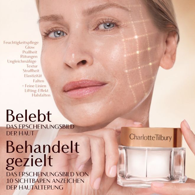 Magic Cream - Model Danielle - Belebt und bekämpft Infografik Eine Hand hält einen Charlotte Tilbury Cremetiegel vor einem sanften, warmen Hintergrund. Der Text auf dem Bild hebt Vorteile wie verbesserte Feuchtigkeitsversorgung, Glow, Aufpolsterung, Festigkeit und weniger Rötungen, ungleichmäßige Textur, Elastizitätsverlust, Falten und feine Linien hervor. Zusätzlicher Text lautet: „Belebt in 28 Sekunden“ und „bekämpft 10 sichtbare Zeichen der Hautalterung.“