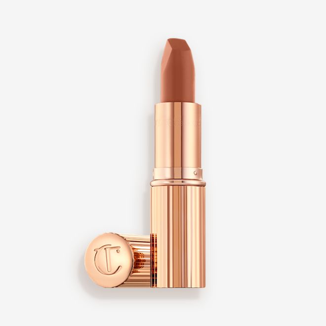 Matte Revolution The Super Nudes in Catwalking open An open lipstick in a fresh, neutral nude peach matte shade, in a sleek, gold-coloured tube.
