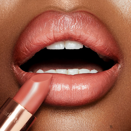 Peach Lipstick: Bitch Perfect: K.i.s.s.i.n.g | Charlotte Tilbury