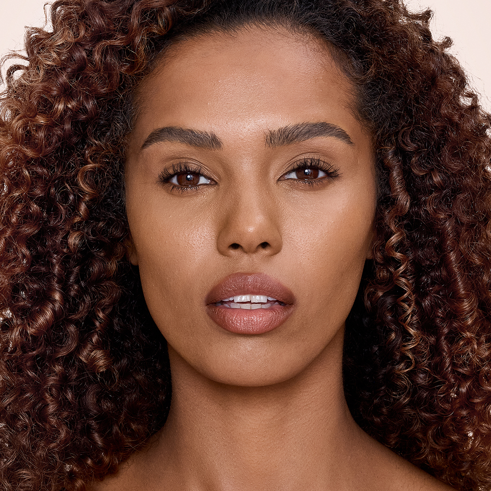 Airbrush Flawless Concealer - 10.5 Tan model after