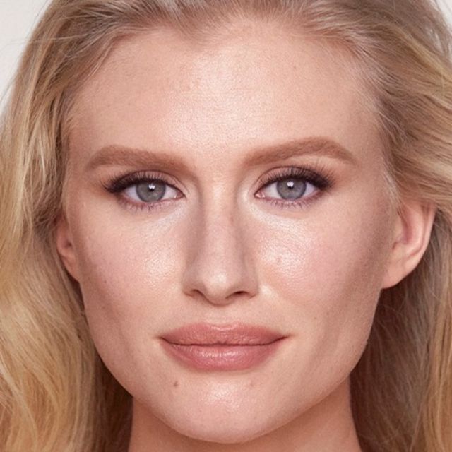 Compact powder for fair skin