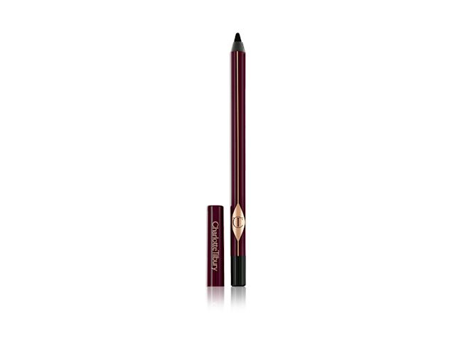 La matita per occhi Rock N Kohl di Charlotte è perfetta per creare un look da eyeliner sbavato.