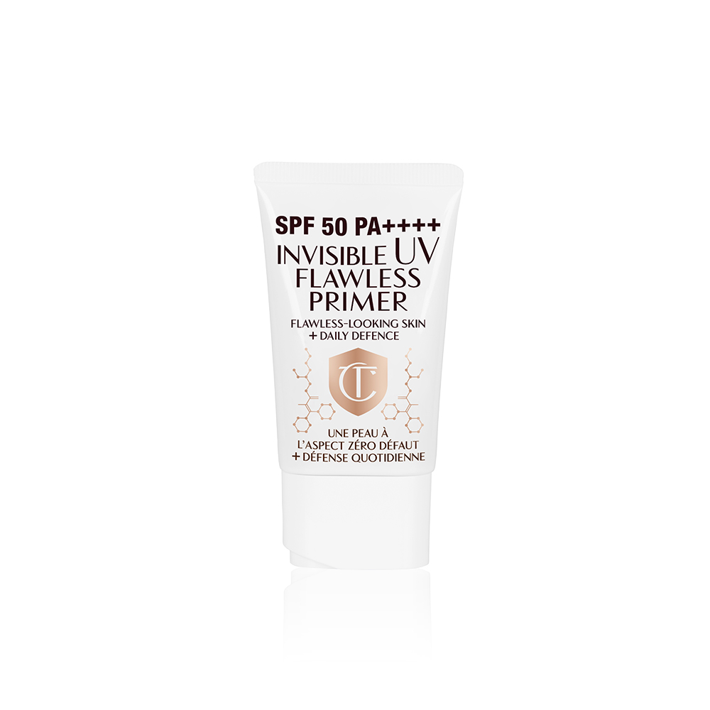 Ein Primer in einer weißen Tube mit weißem Deckel und der Aufschrift „Invisible UV Flawless Poreless Primer SPF 50 PA++++“.