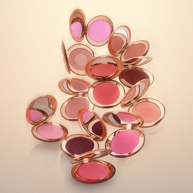 AIRbrush Blush Blur - Group Still Life AIRbrush Blush Blur - Group Still Life