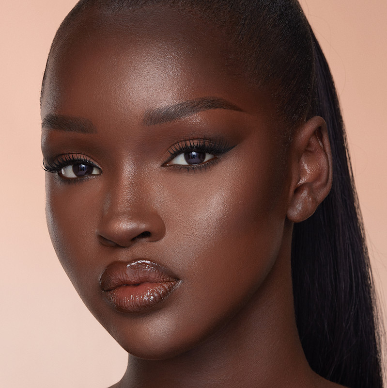 Model wearing Contour Shade for Deep Skin