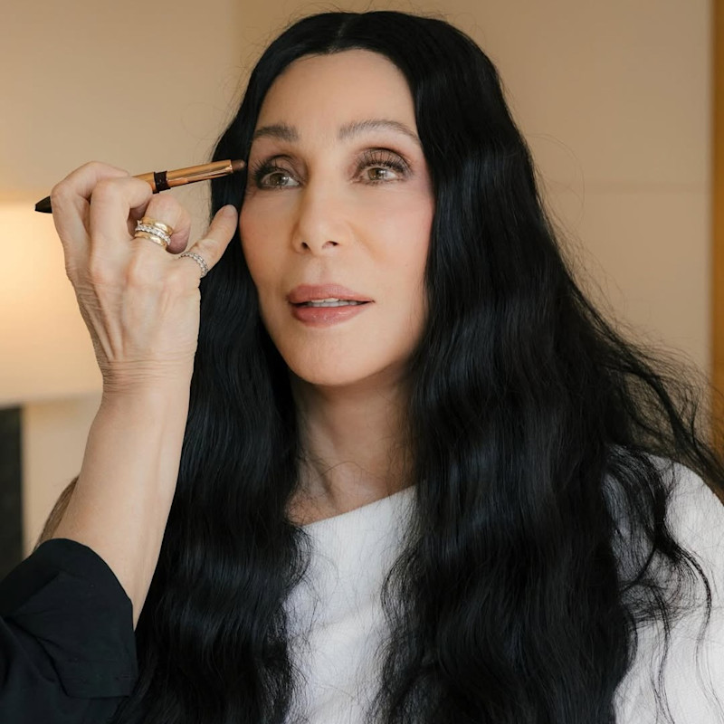 Cher makeup Exagger-Eyes application