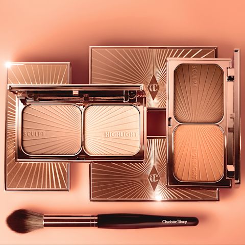 A collection duo contouring palette with a bronzer and highlighter powder for fair to medium skin tones and medium to dark skin tones in a sleek, gold-coloured compact. 
