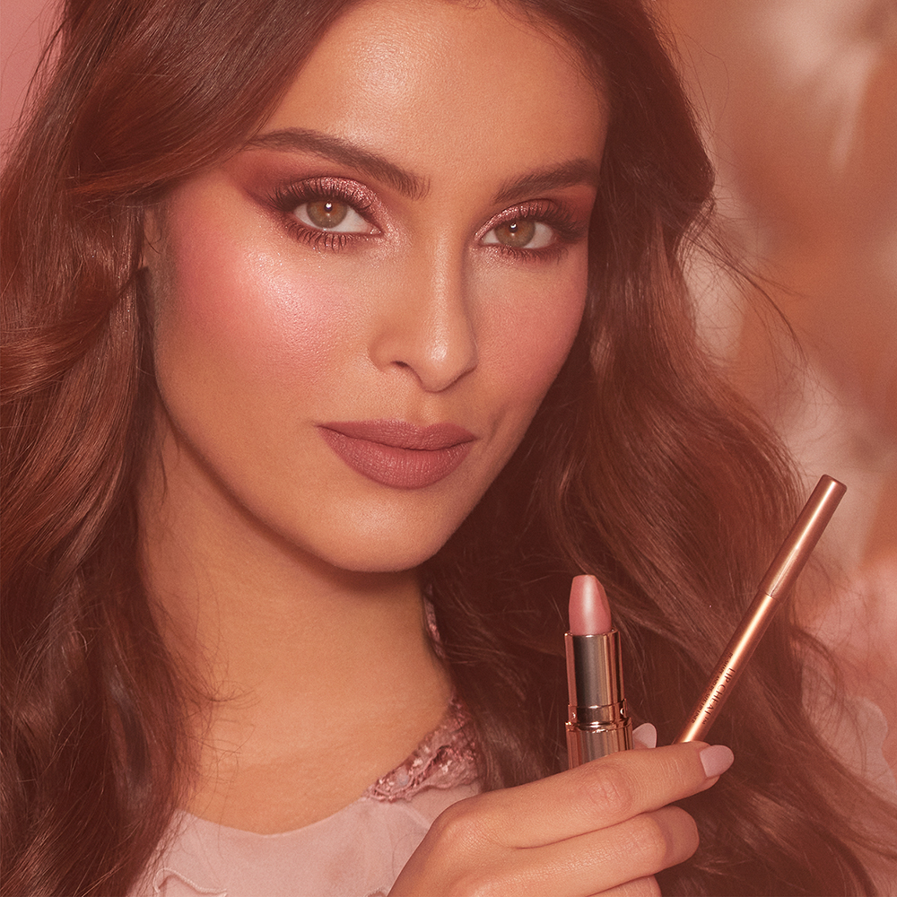 Bruna wearing an evening makeup look using Pillow Talk collection