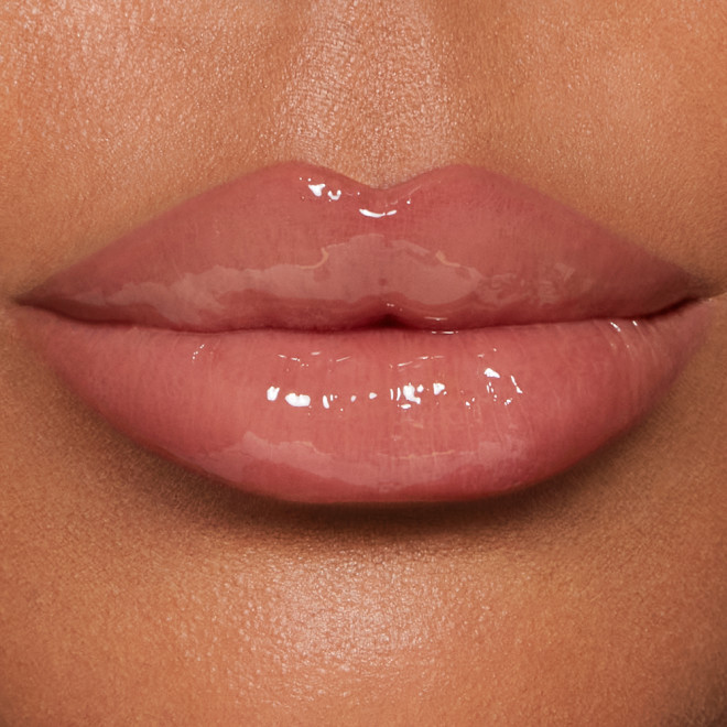 Pillow Talk Big Lip Plumpgasm - Fair/Medium on medium skin tone model
