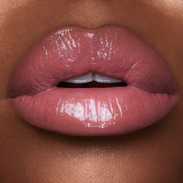 Lip close up of Rose to Fame Kissing lipstick