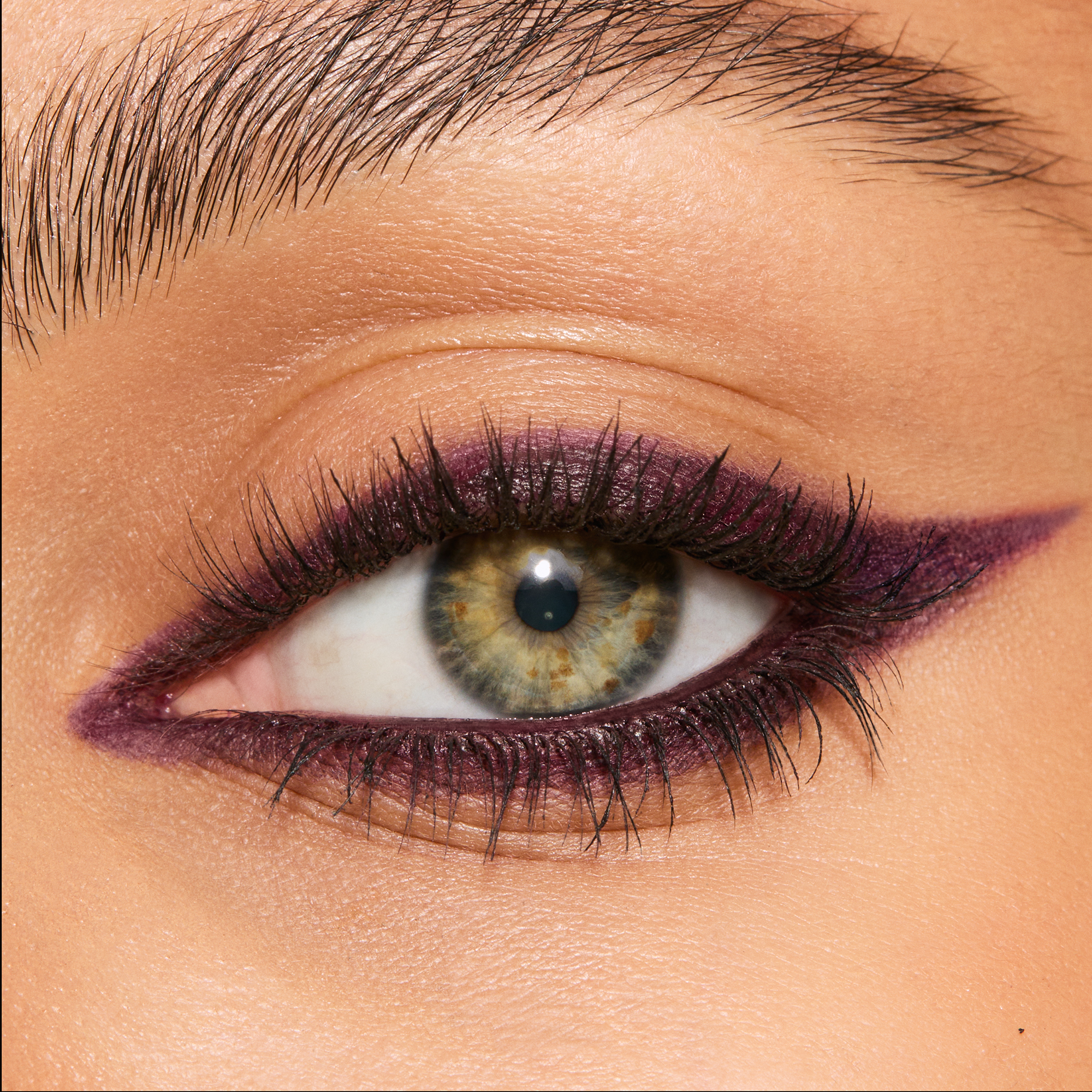 Fig Smoulder on model close up