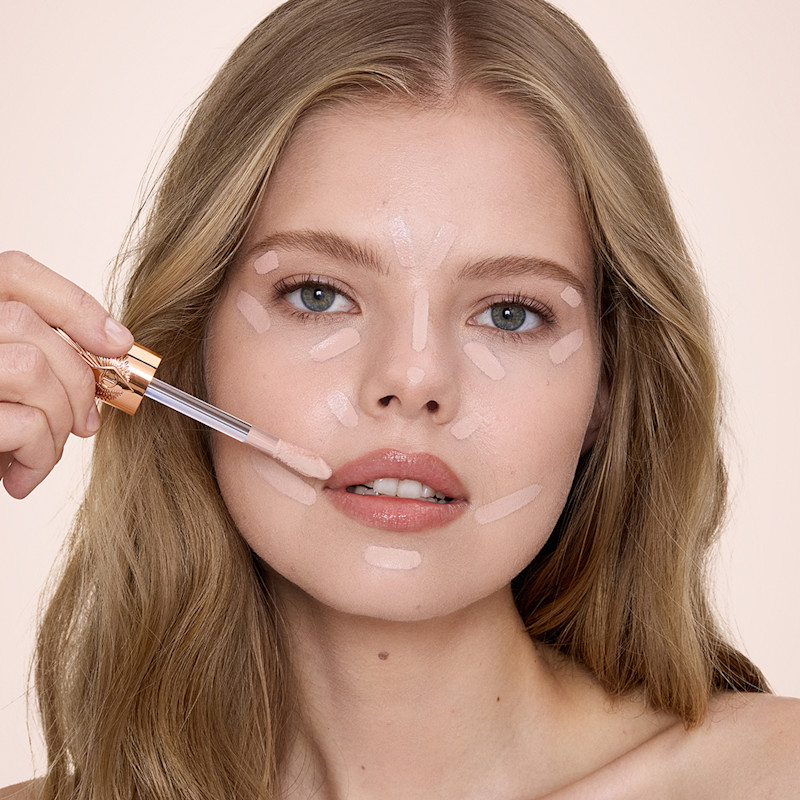 Cover a red face with concealer