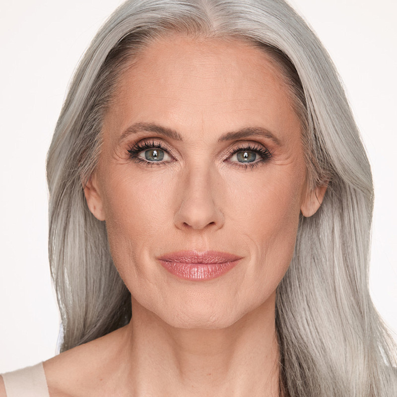 Loose setting powder for mature skin