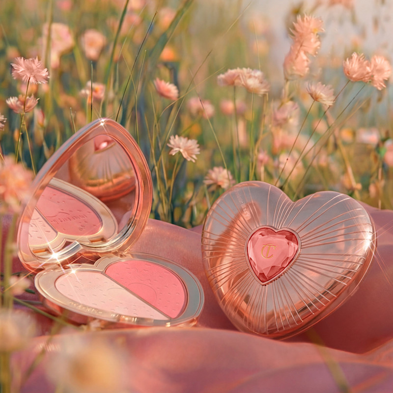 What does pink setting powder do for makeup?