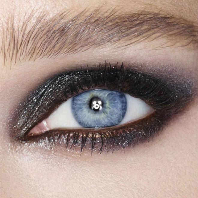 Colour Chameleon Eyeshadow Pencil in Black Diamonds Model Eye Shot