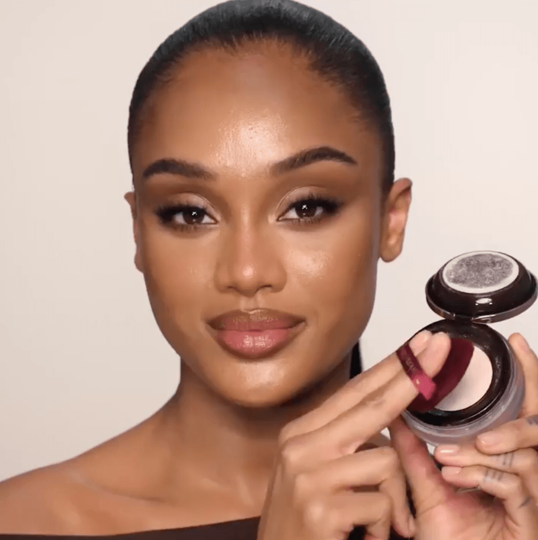Loose Powder Soft Peach Model Application