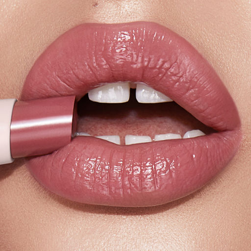 Hyaluronic Happikiss in Pillow Talk lip close up with fair skin