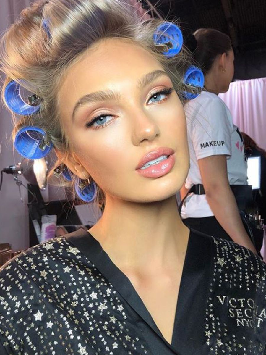 Modella nel backstage della sfilata di Victoria's Secret