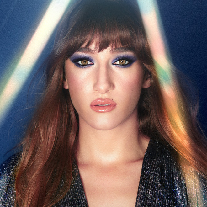 Model image showcasing The Icons Eye Palette Look