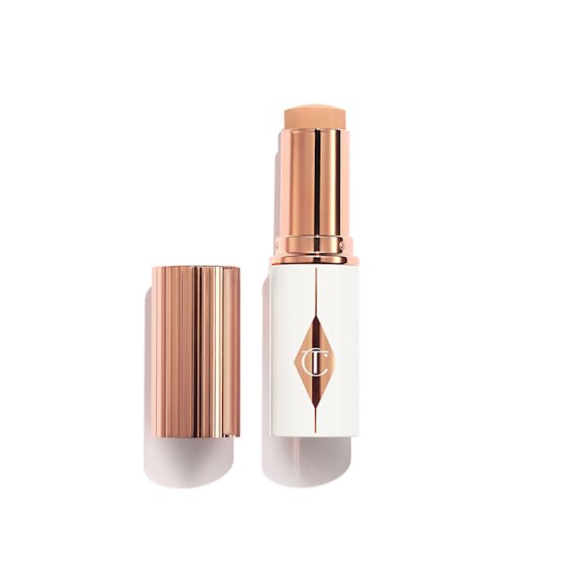 Teinte 4 de Unreal Skin Sheer Glow Tint Hydrating Foundation Stick avec bouchon retiré