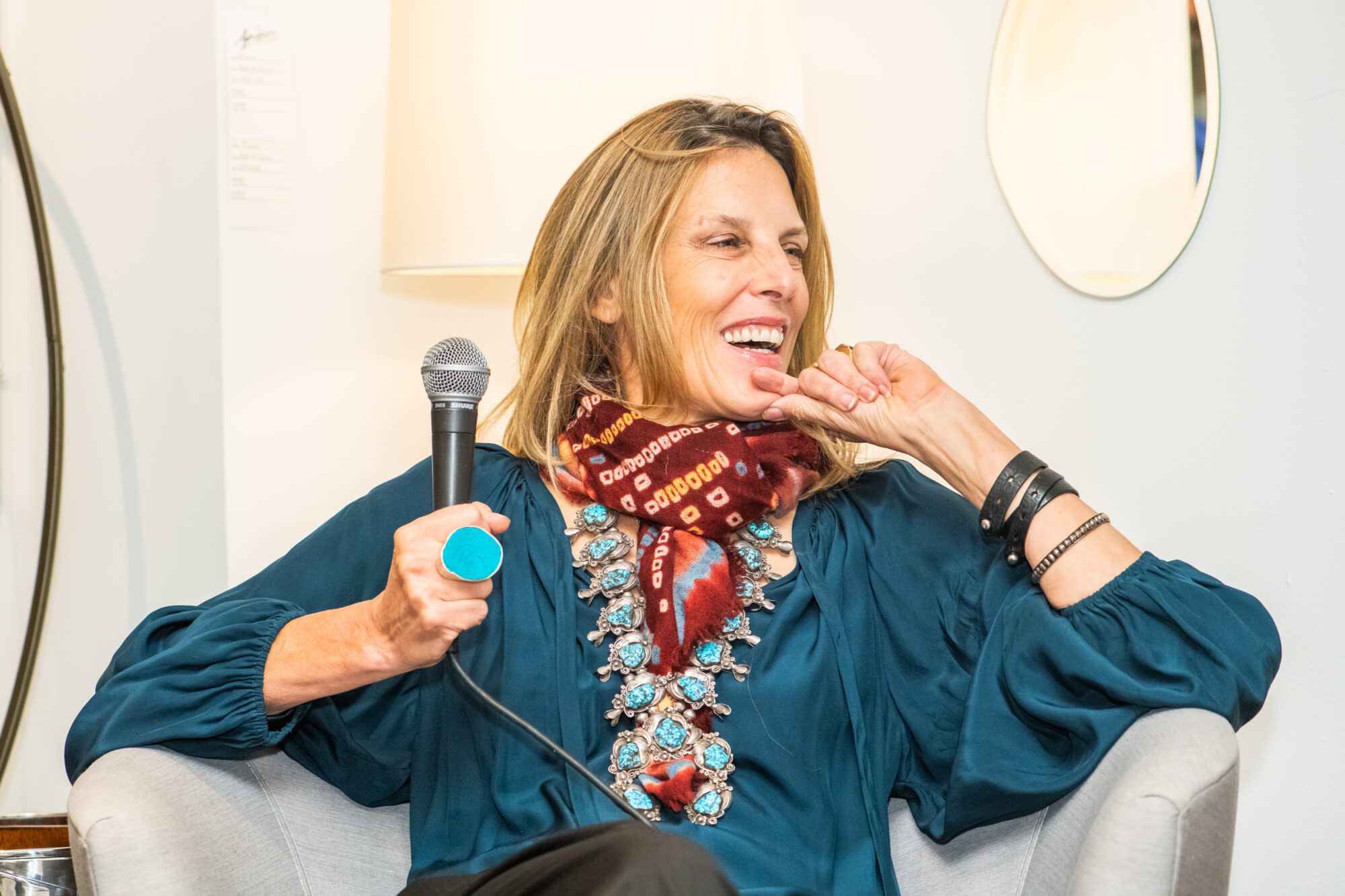 Lady with mic