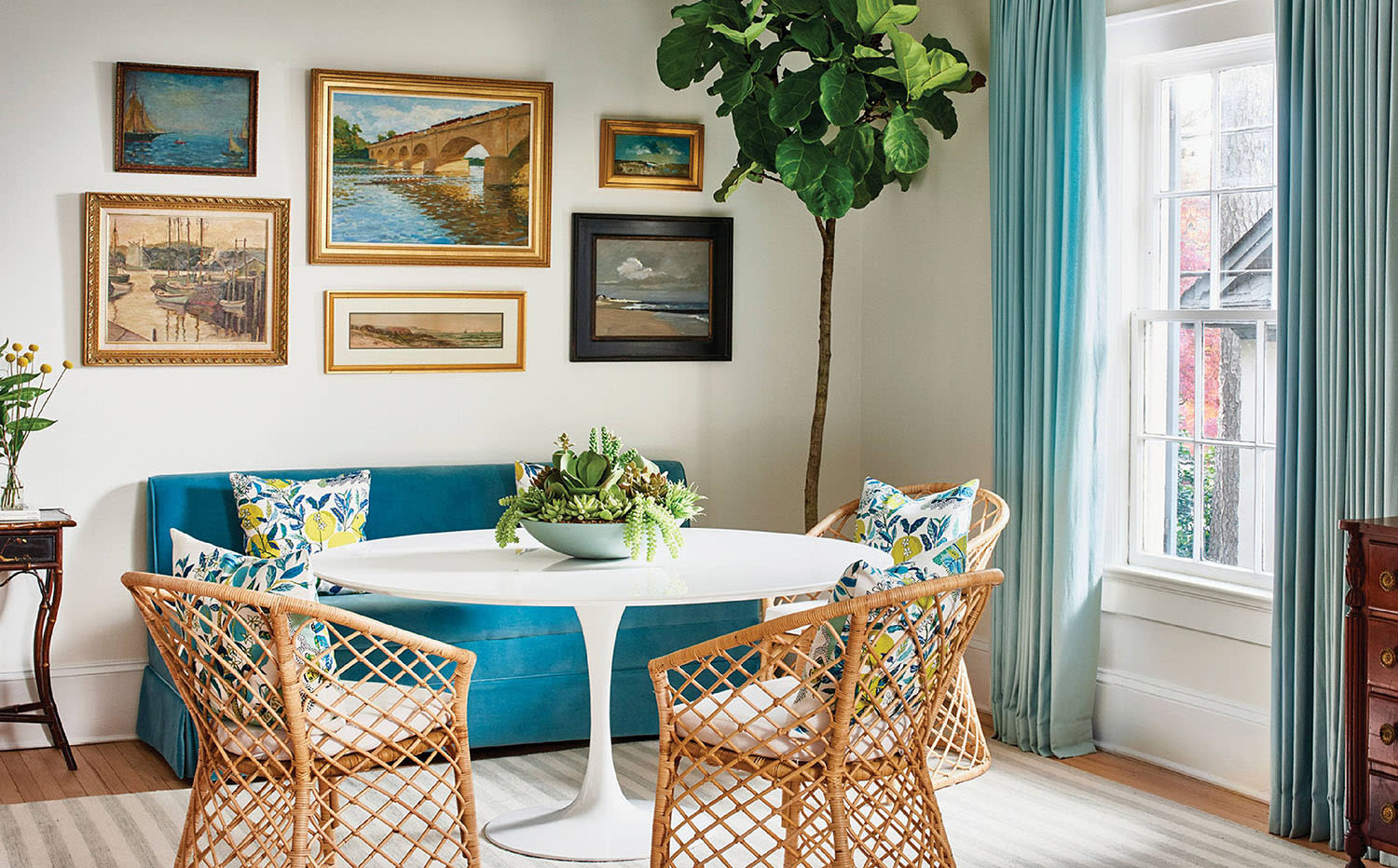 coastal-inspired dining nook in a Florida home