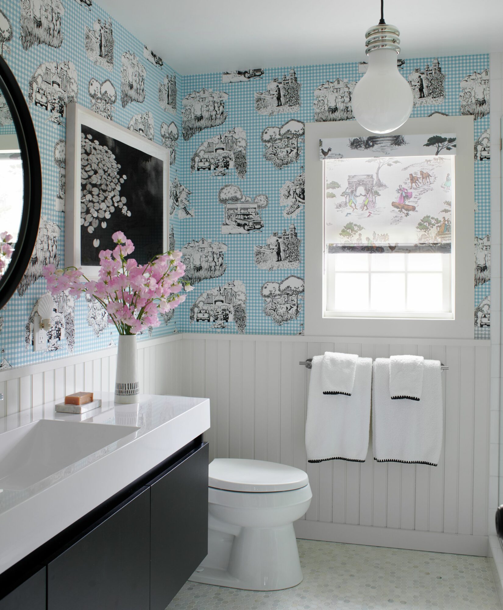 harlem toile de juoy in bathroom