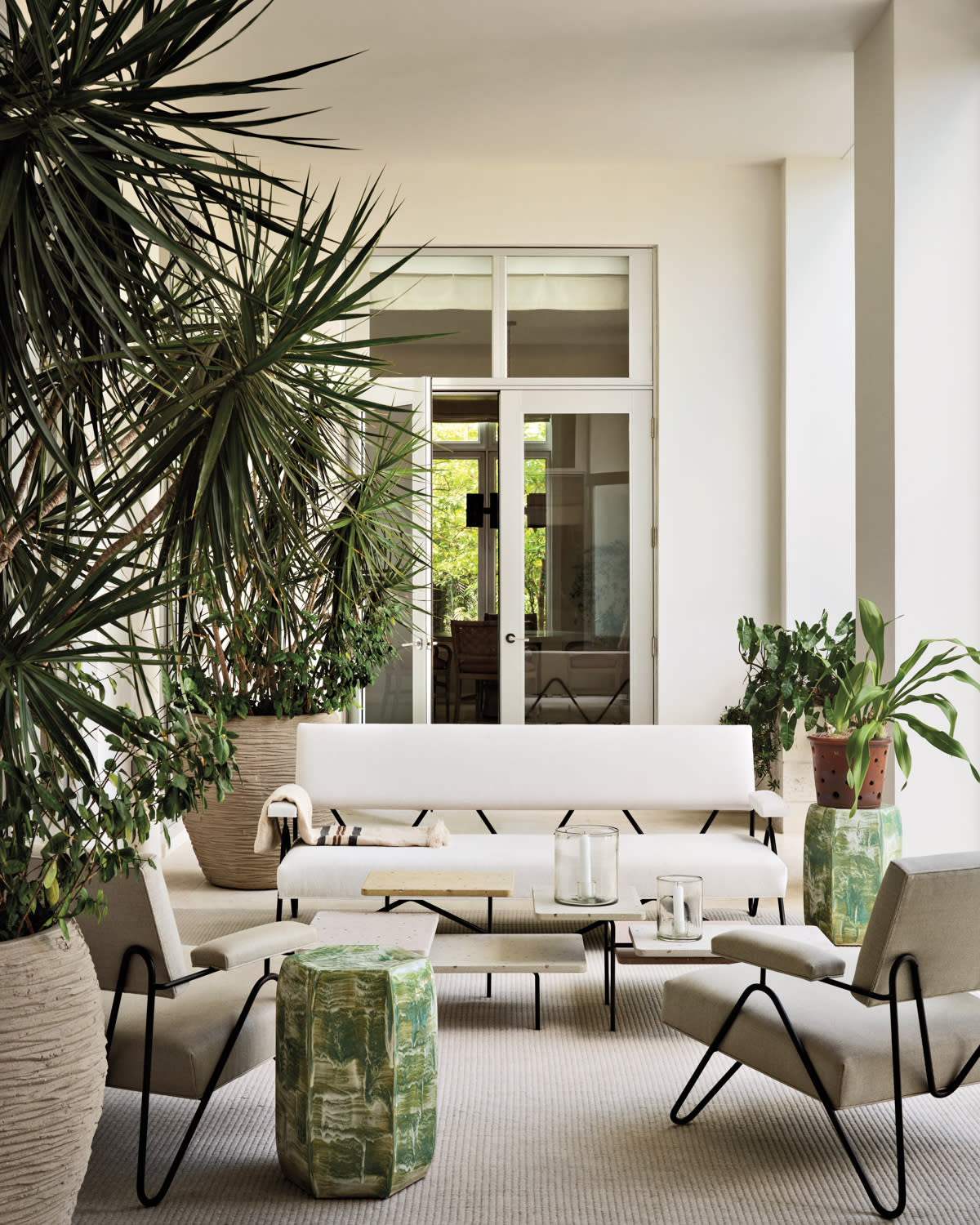 contemporary Florida home's terrace