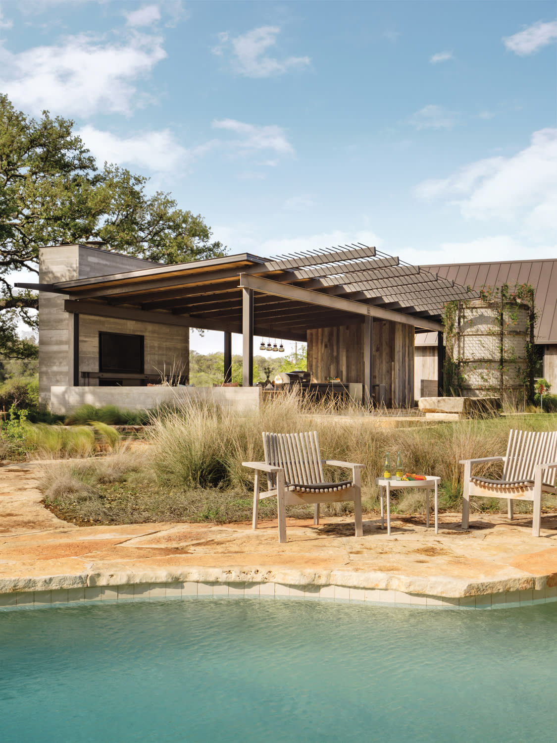 This Country Compound In Texas Gets A Ranch-Inspired Glow Up | LUXE  Interiors + Design, image size:1125x1500