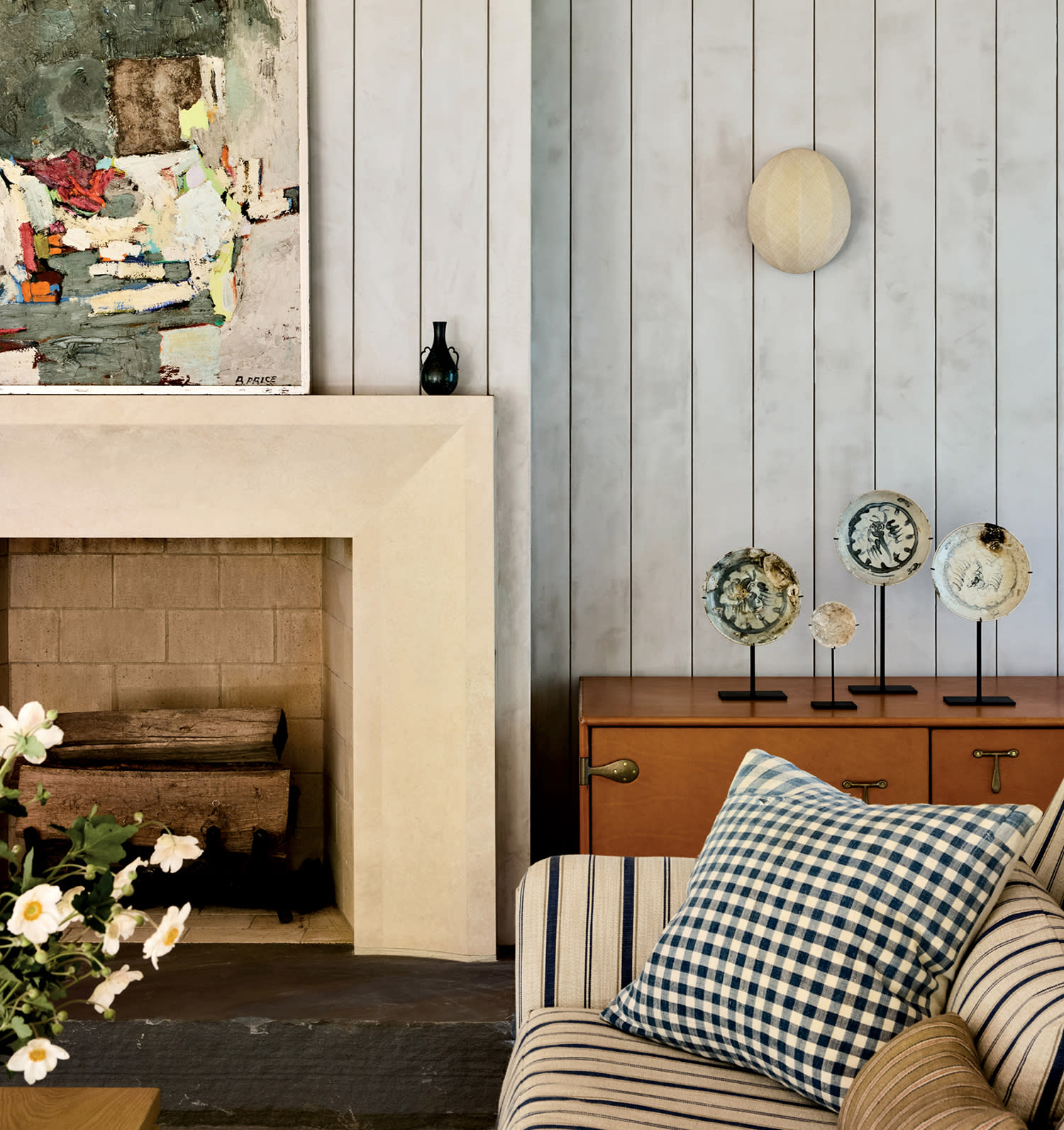 coastal living room with vintage-inspired furnishings