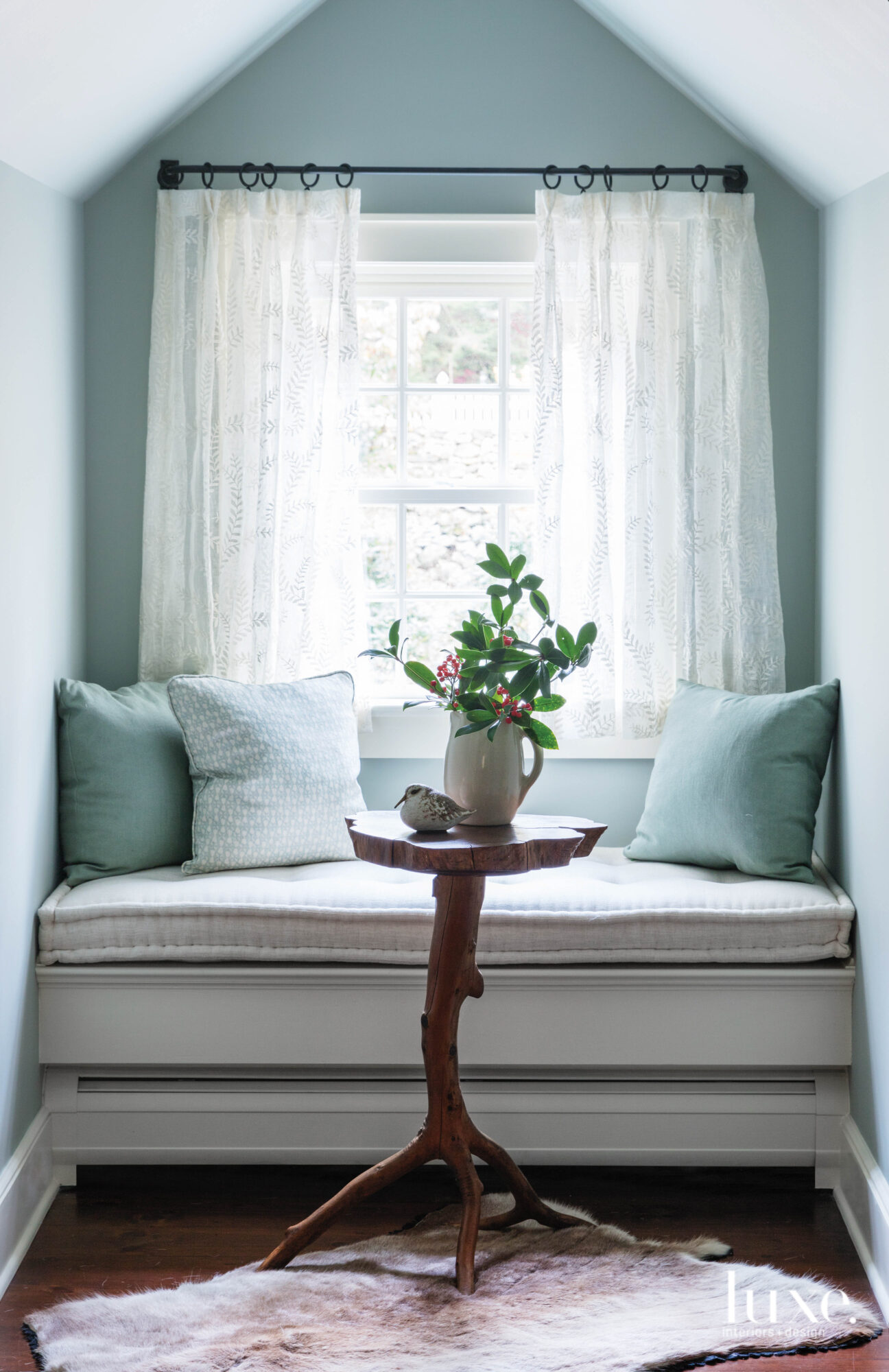 blue window nook