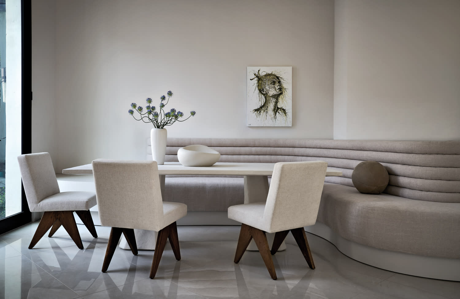 minimalist breakfast nook with a curving banquette seat