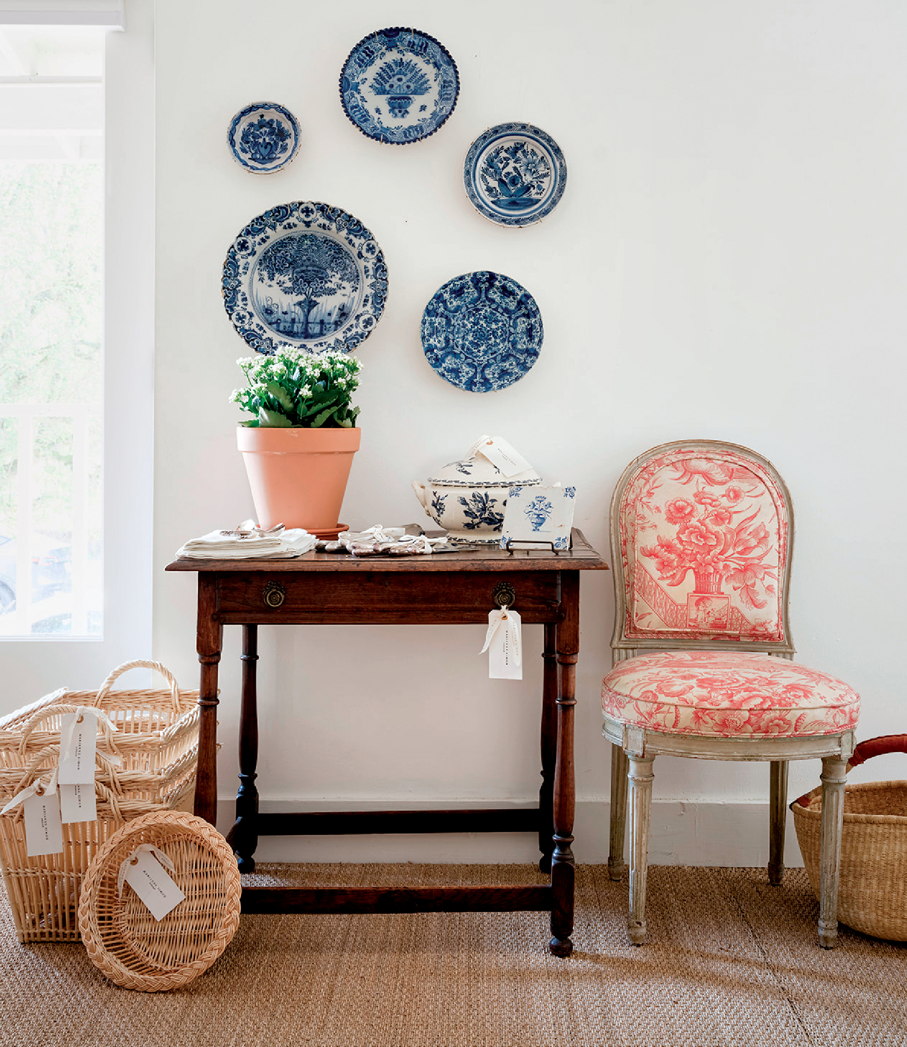 antique showroom with ceramics on the wall, baskets and other vintage furnishings