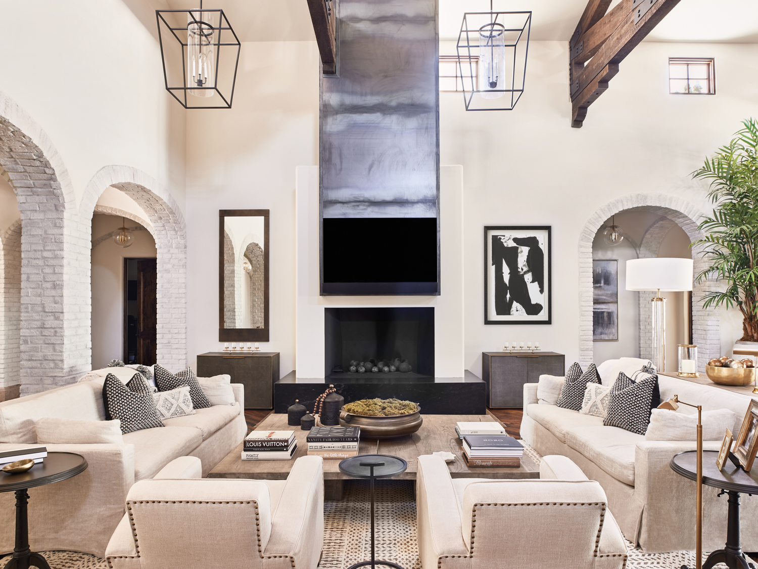 Farewell, Dated Tuscan: An Old-World Style Home Gets A Modern Spin | LUXE  Interiors + Design, image size:1500x1125