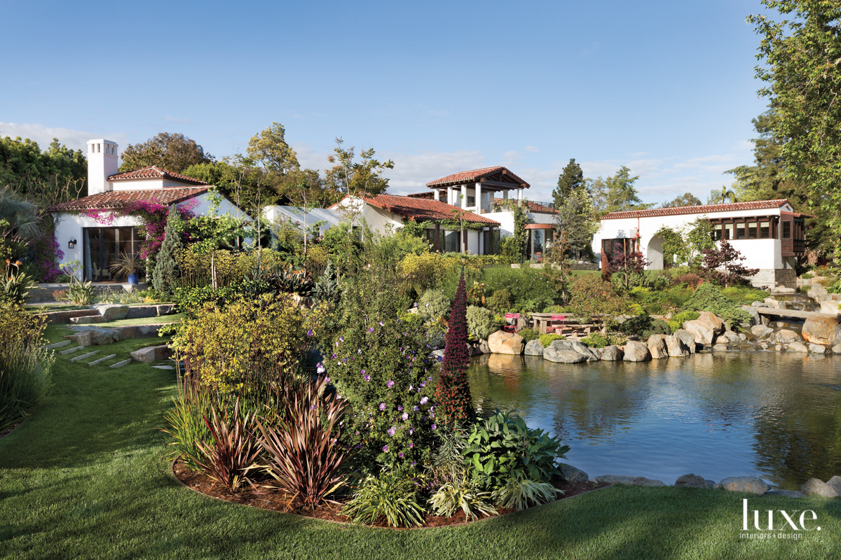 outdoor lush tropical greenery that surrounds a Los Angeles house