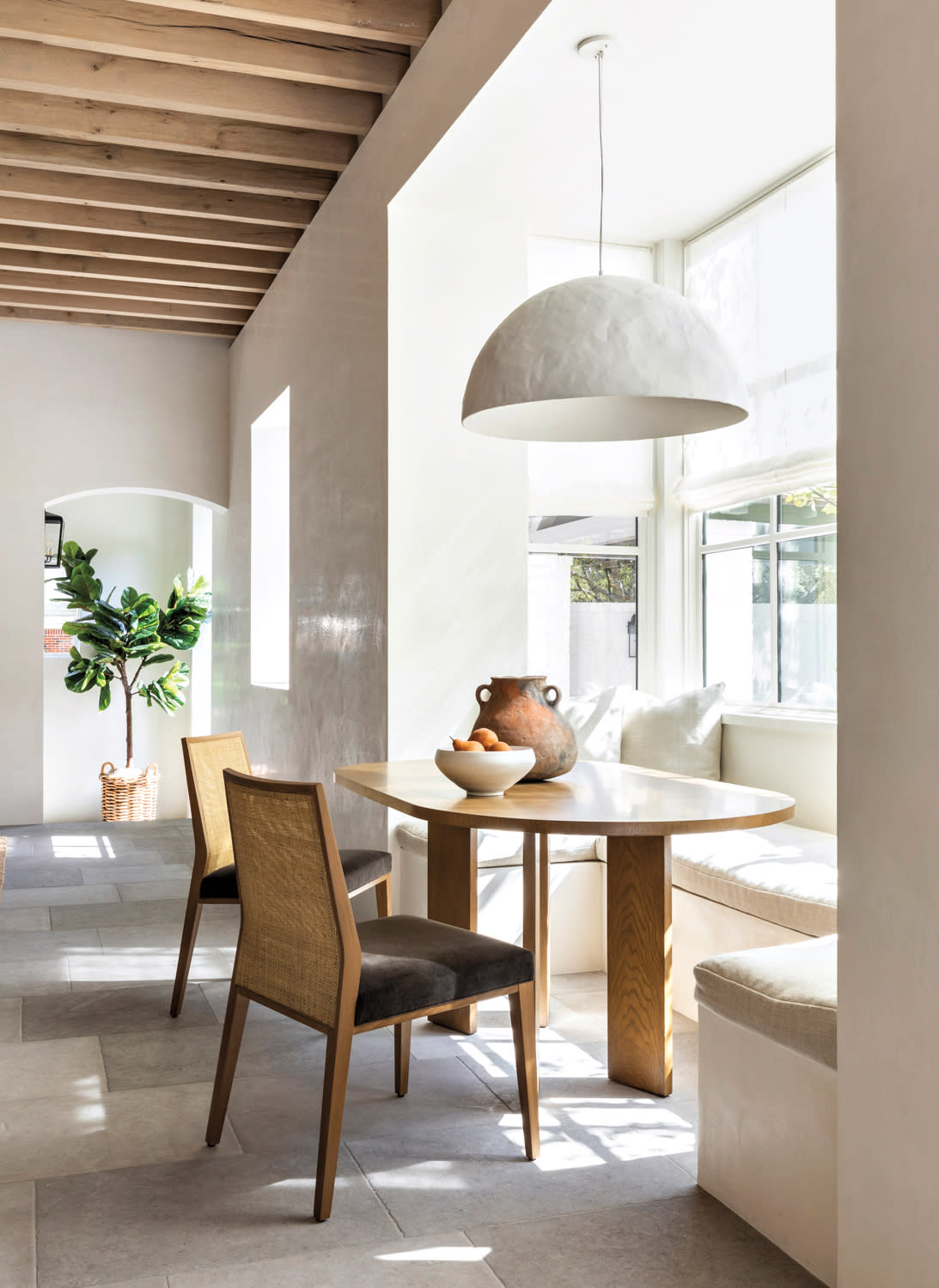 banquette area with pendant light