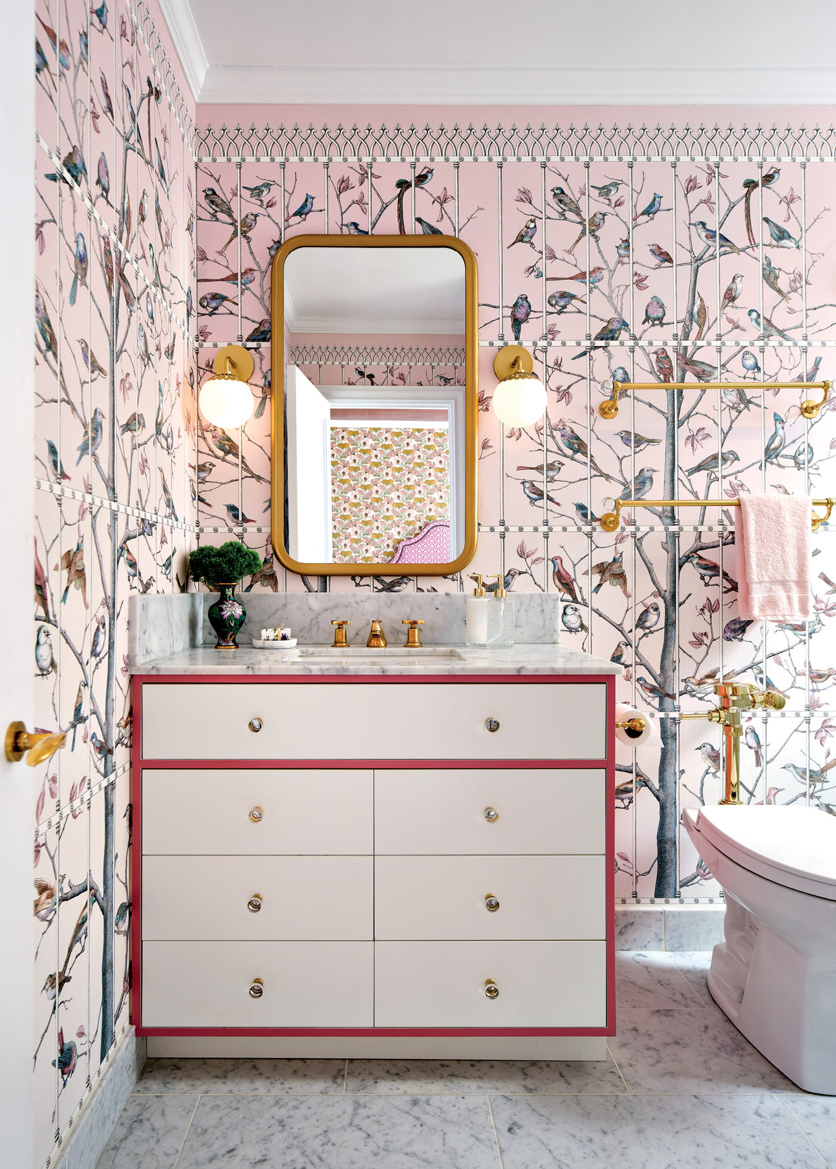 Inside A 1920S Chicago Condo With Vintage Charm Whimsy Photo Inspiration