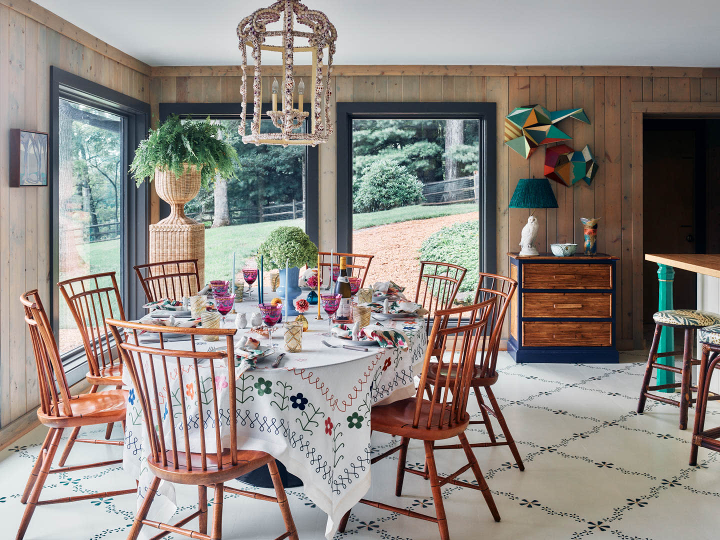 cozy traditional-meets-modern dining room