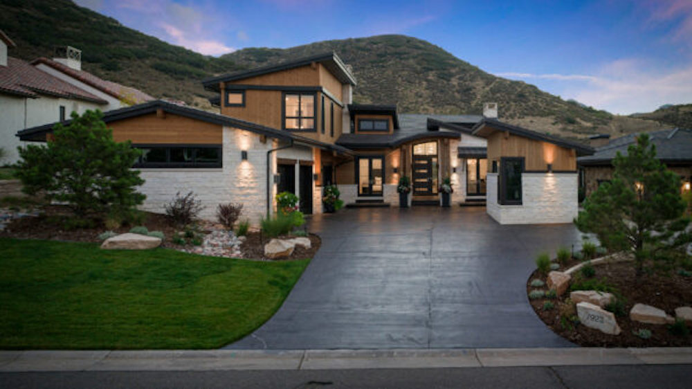 Front exterior of this modern mountain home.