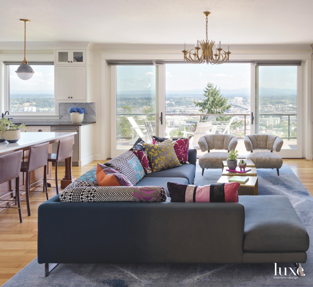 mid-century modern living room colorful pillows