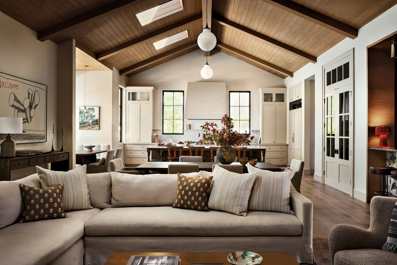 ranch-style living room with oak ceilings and neutral furnishings