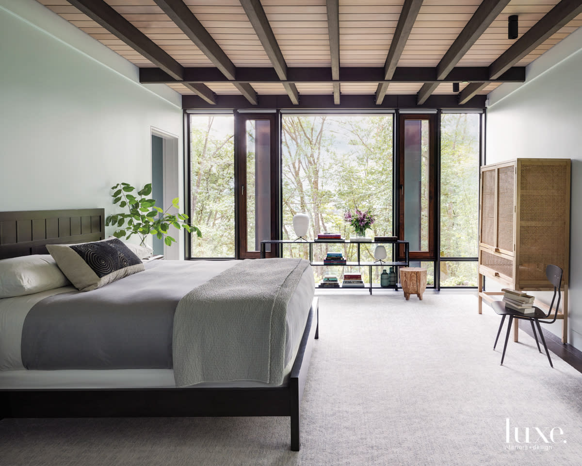bedroom featuring the bed and side table