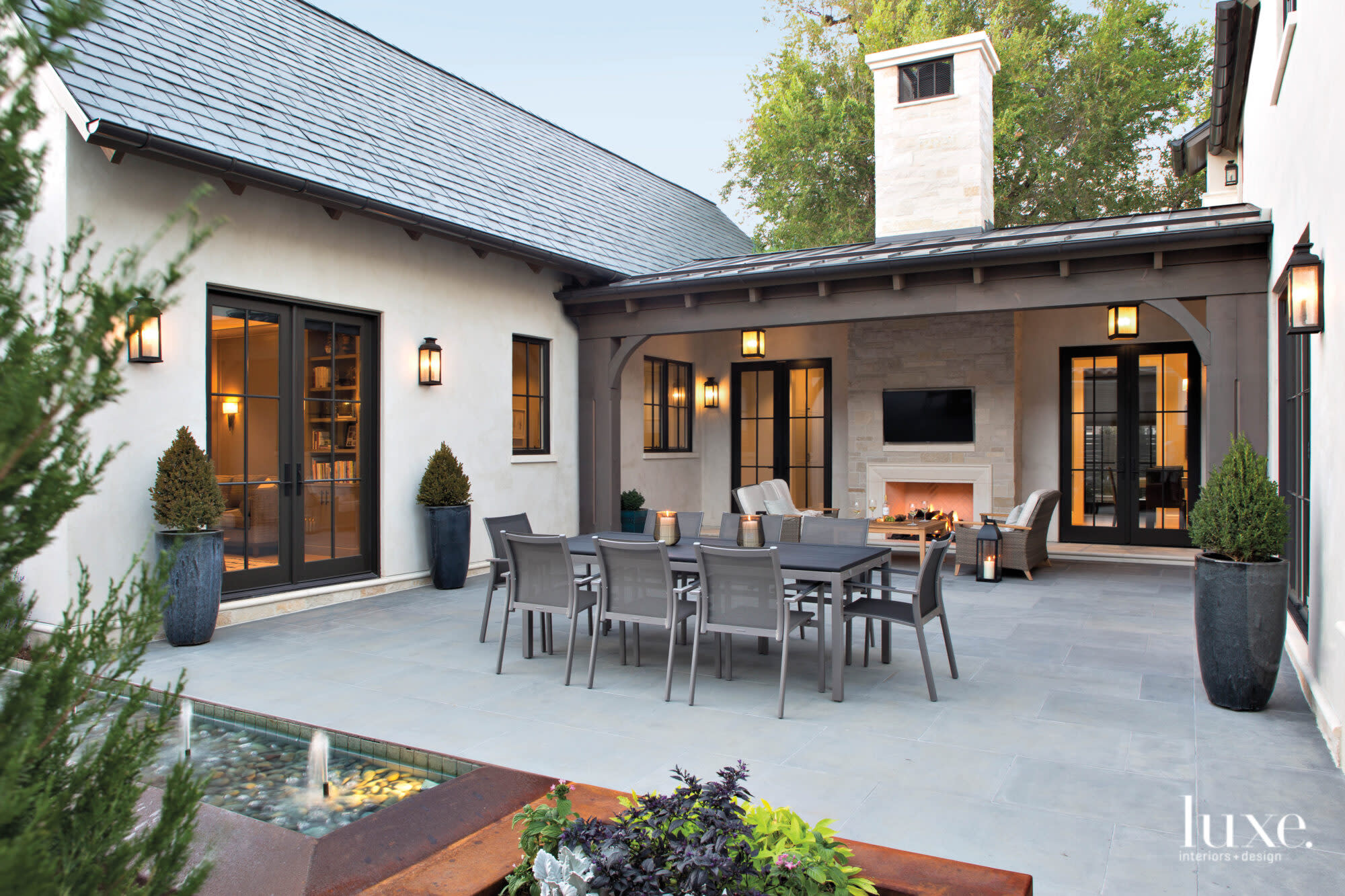 courtyard dining room