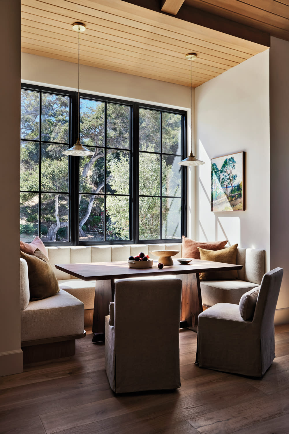 contemporary dining nook in a ranch-style home by Formm Studio