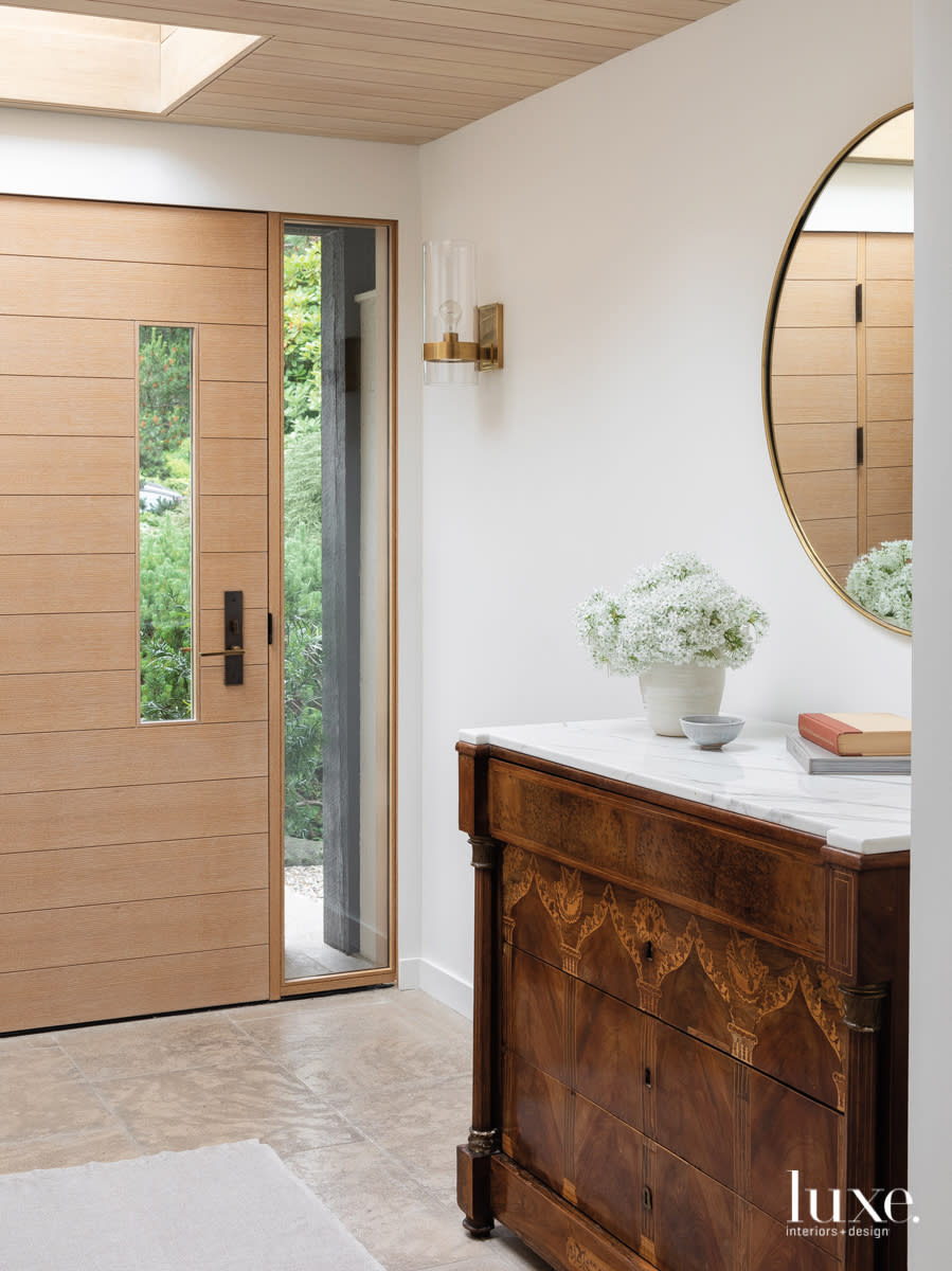 entry with mirror and brown chest