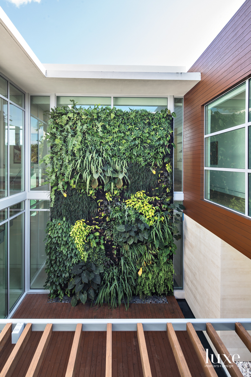 GARDENS  LIFE  【LIFE  STYLE  DESIGN】宮本里美 Tour A Miami-Area Abode Inspired By Japanese Gardens | LUXE