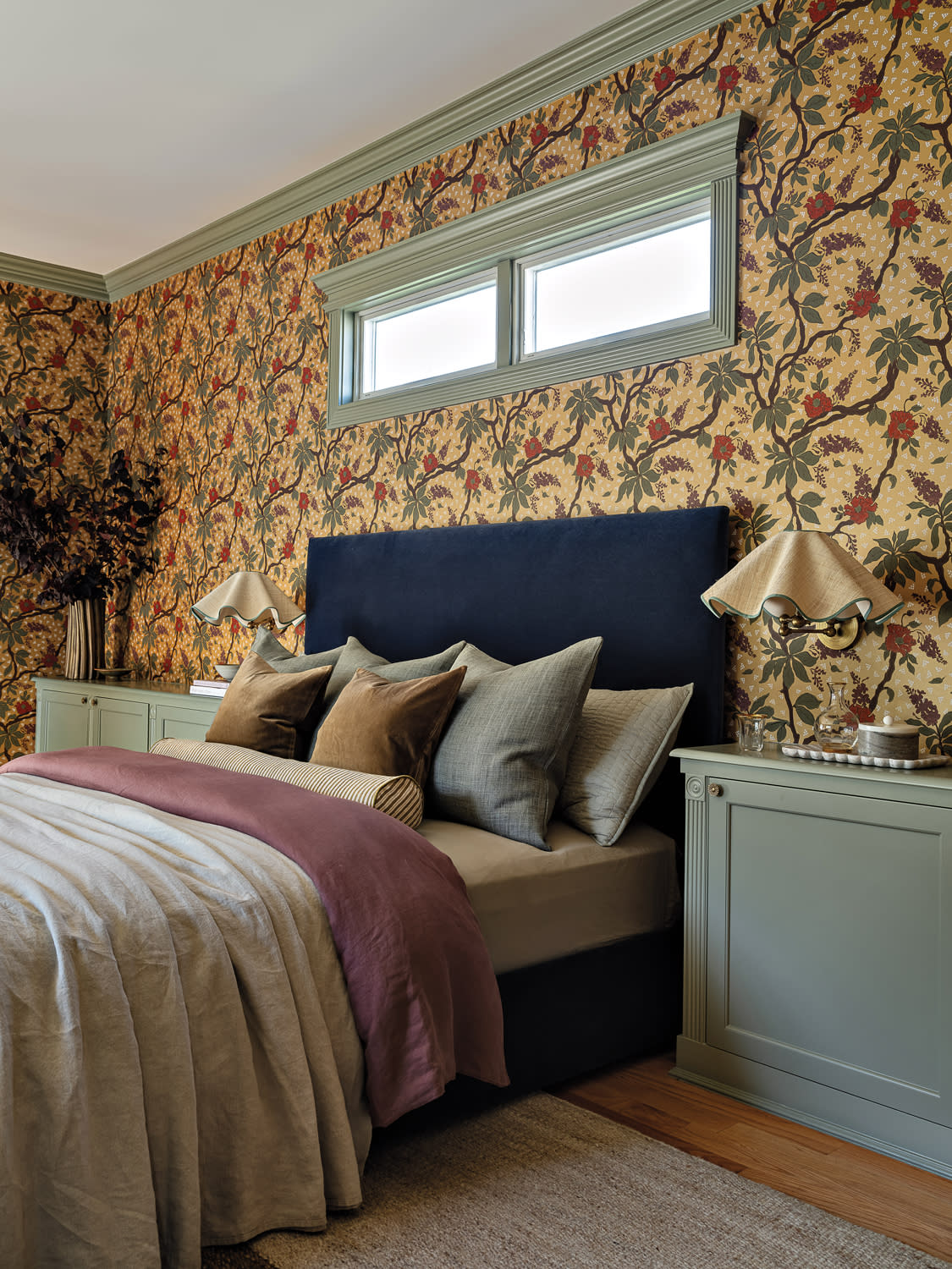 dark blue velvet bed in a yellow floral-wrapped bedroom