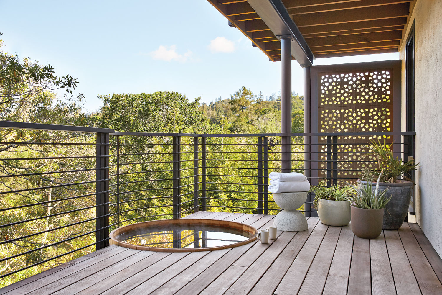 outdoor cedar hot tub