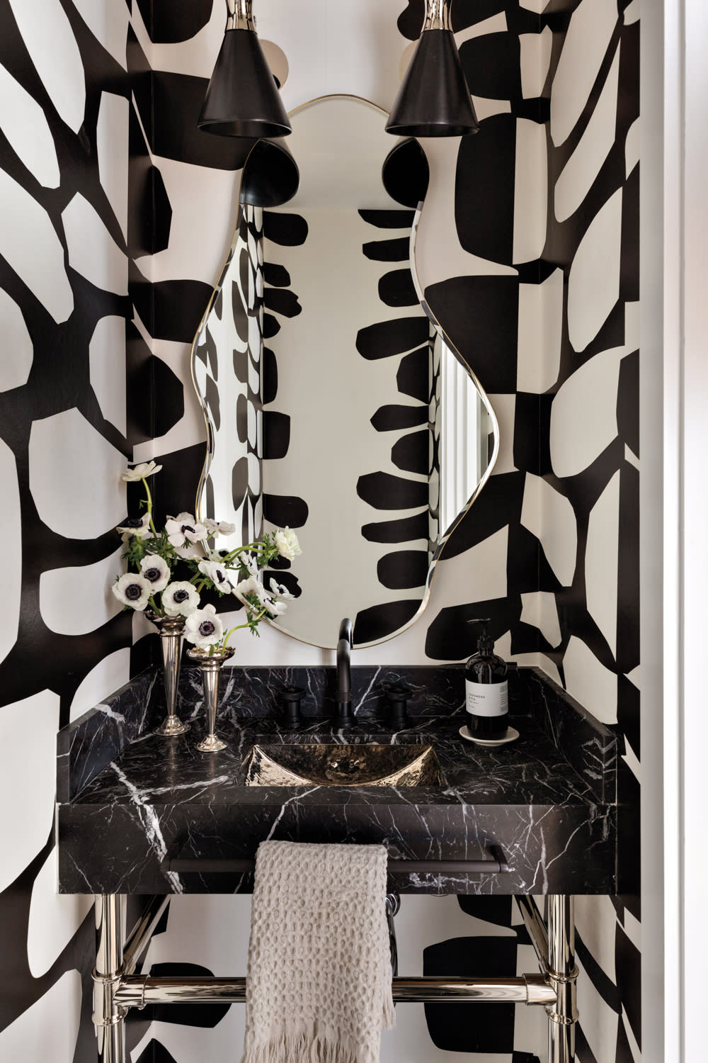Image showcasing A Bold Renovation Reinvigorates This Landmark Chicago Home | Luxe ...