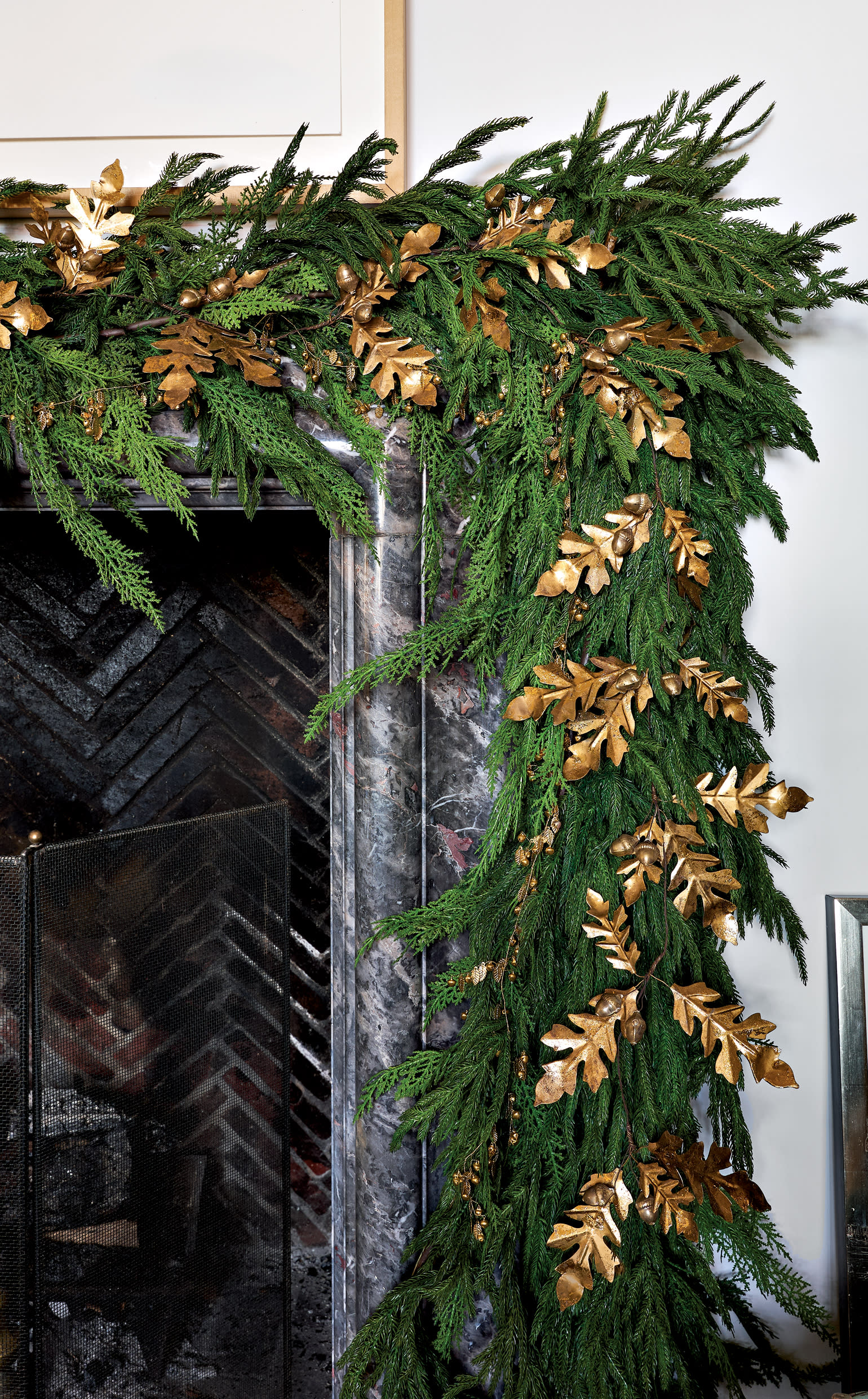 garland with gold accents on living room fireplace